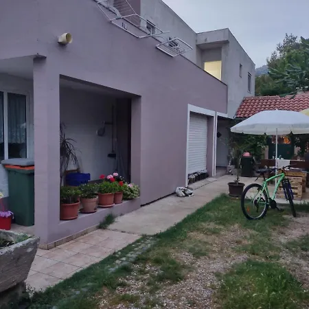 Lana Apartment