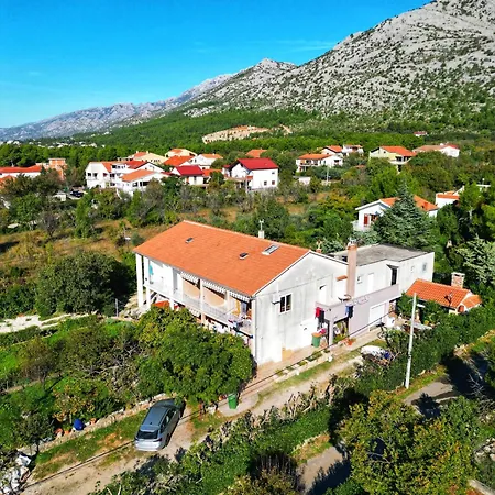 Lana Starigrad Paklenica