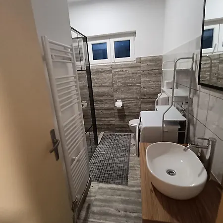 Lana Apartment *