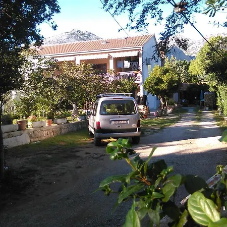 Apartment Lana *